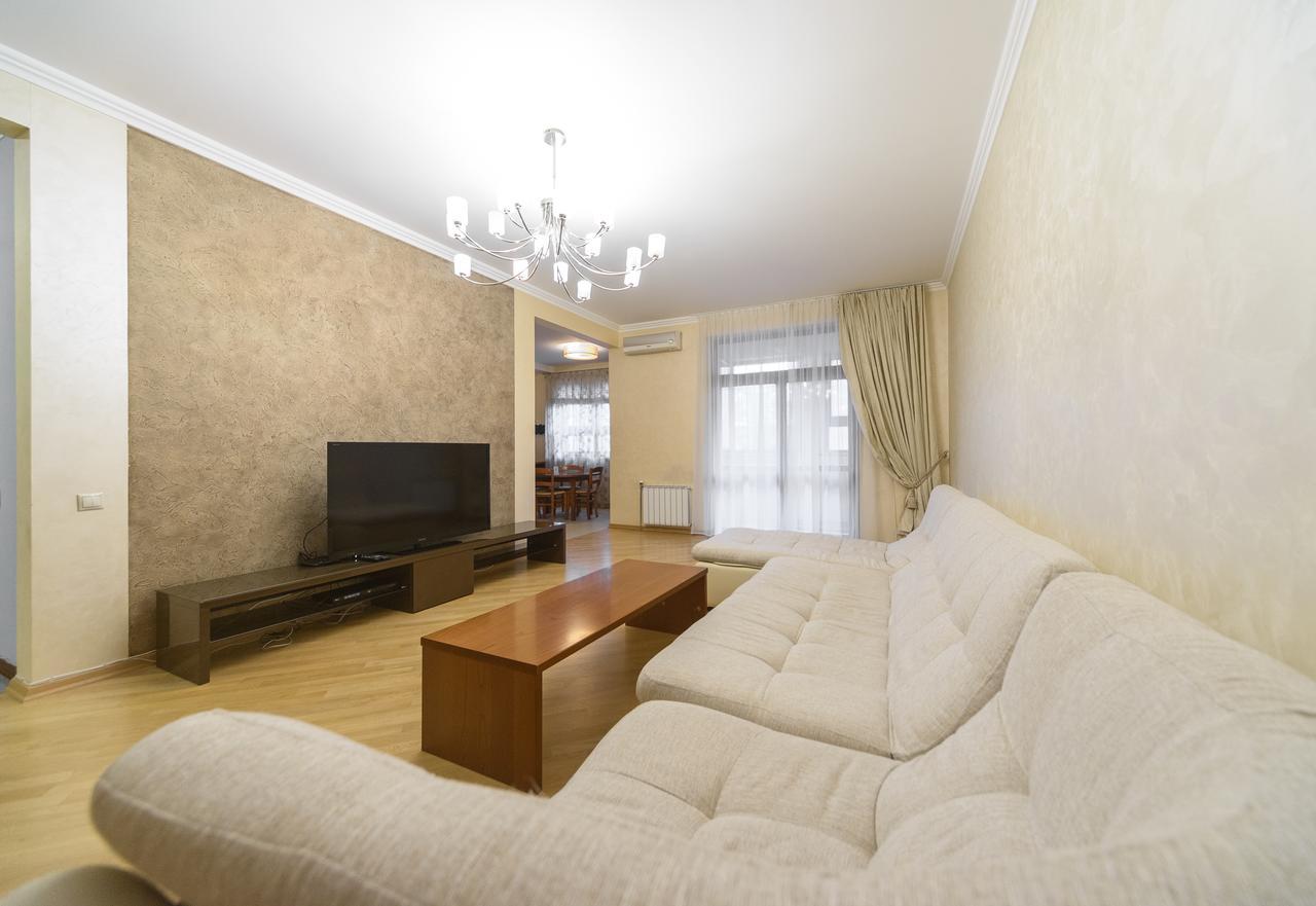 Partner Guest House Shota Rustaveli Киев Екстериор снимка