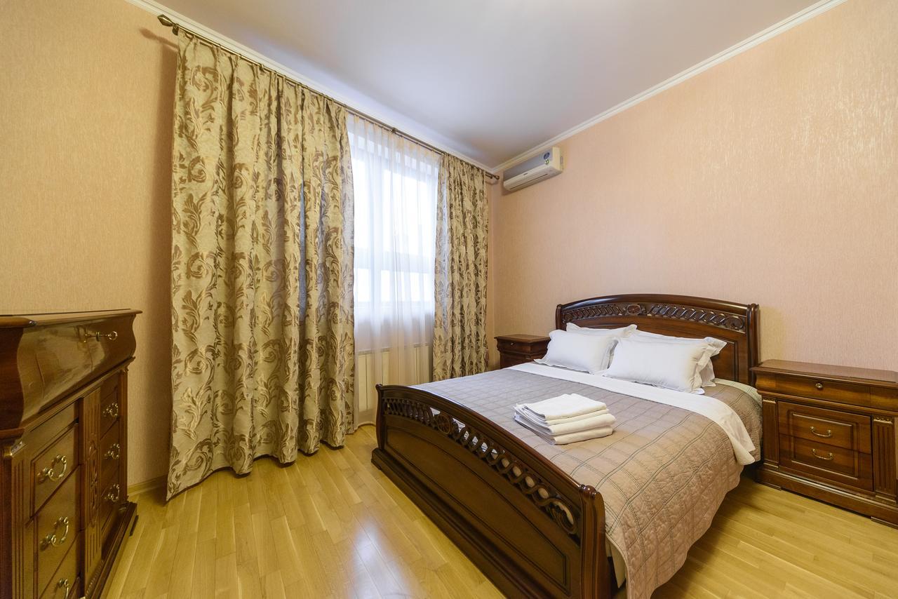 Partner Guest House Shota Rustaveli Киев Екстериор снимка