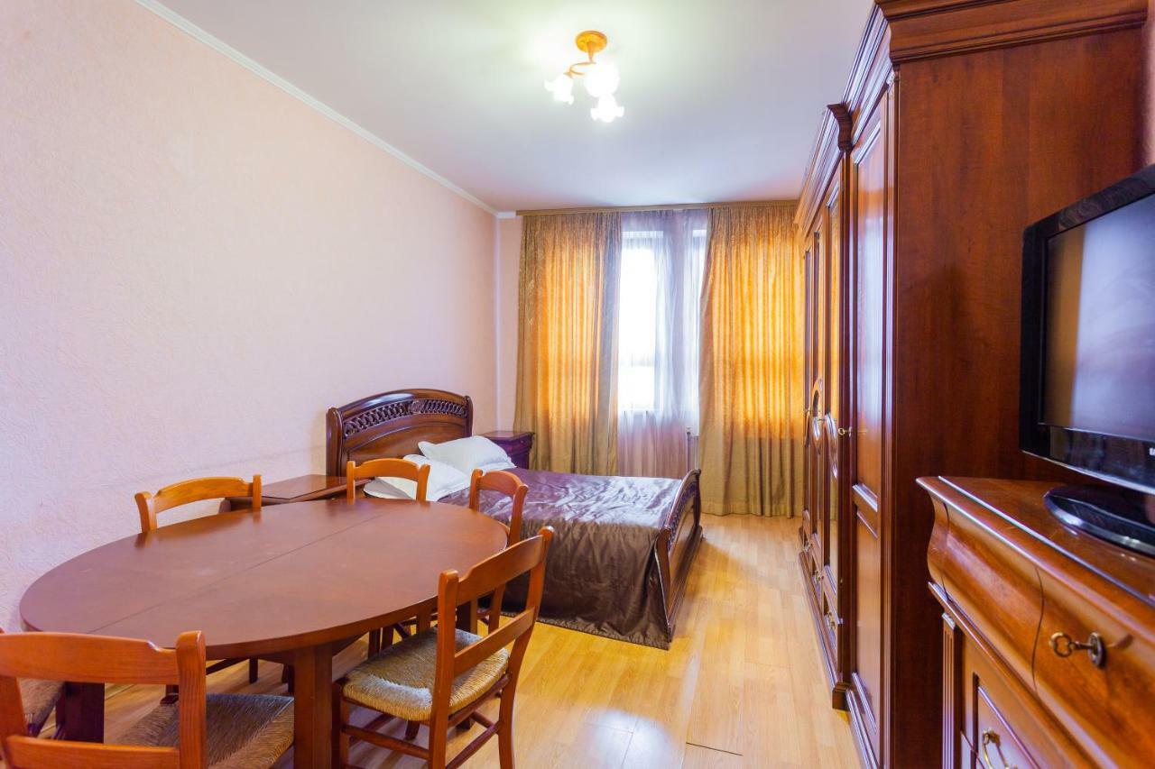 Partner Guest House Shota Rustaveli Киев Екстериор снимка