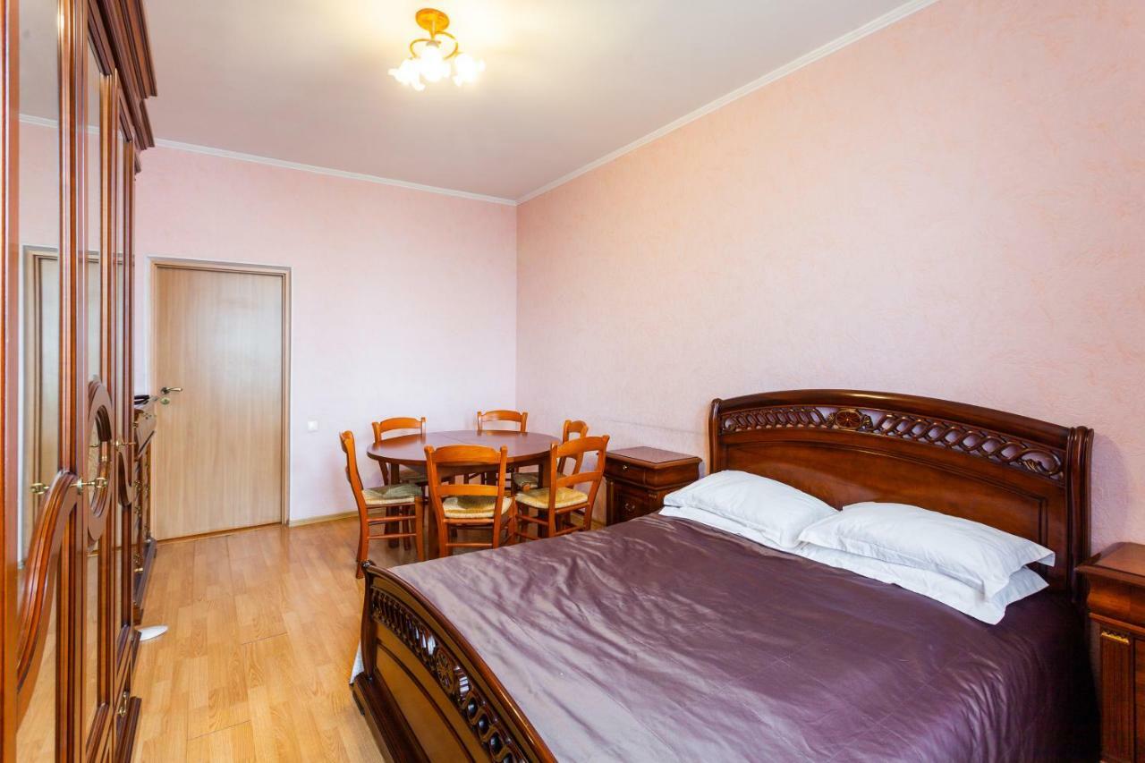 Partner Guest House Shota Rustaveli Киев Екстериор снимка